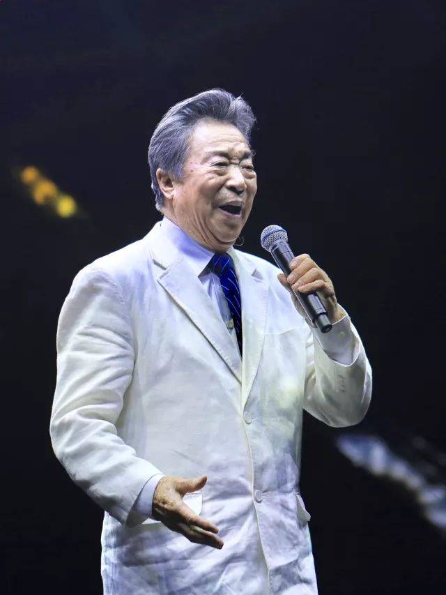 歌声悠扬，唱出时代记忆，琴声悦耳，奏响希望乐章 <br> 2018“我爱你中国?纪念改革开放40周年”经典歌曲上海演唱会圆满落幕