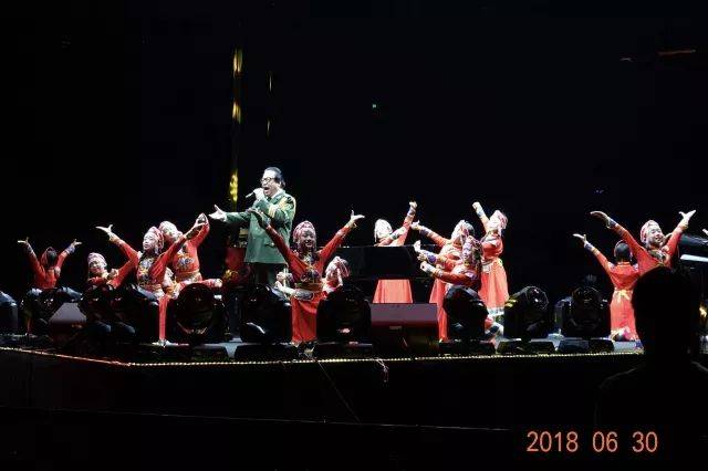 歌声悠扬，唱出时代记忆，琴声悦耳，奏响希望乐章 <br> 2018“我爱你中国?纪念改革开放40周年”经典歌曲上海演唱会圆满落幕