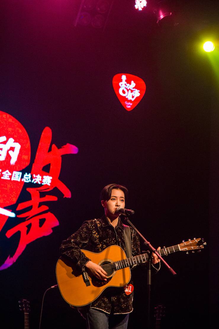第四届“SG胜游吉他女声弹唱大赛”总冠军出炉<br />温格夺冠，董冬冬担任评委