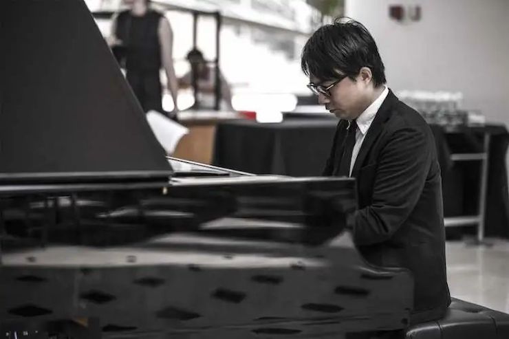 宋思衡的“宅抗疫” | 挑战主播、筹集口罩、闭关作曲，这位取消了20场演出的钢琴家原来这么忙！