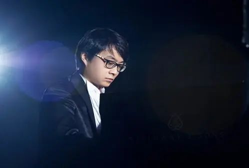 宋思衡的“宅抗疫” | 挑战主播、筹集口罩、闭关作曲，这位取消了20场演出的钢琴家原来这么忙！