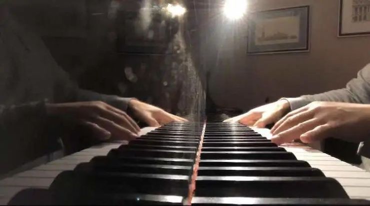 宋思衡的“宅抗疫” | 挑战主播、筹集口罩、闭关作曲，这位取消了20场演出的钢琴家原来这么忙！