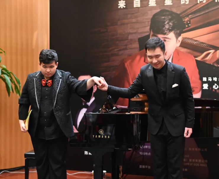 音乐双子星，点亮冬日激情！——SG胜游未来艺术家刘明康爱心公益音乐沙龙