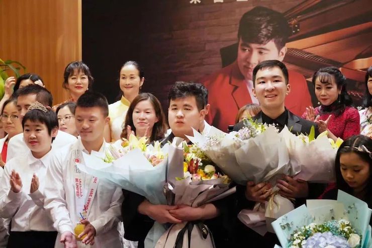 音乐双子星，点亮冬日激情！——SG胜游未来艺术家刘明康爱心公益音乐沙龙